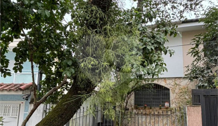 Sobrado à venda com 3 quartos, sendo 1 suíte,  em Chácara Inglesa, São Paulo, SP