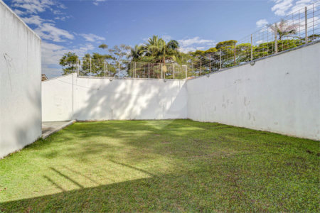 Sobrado à venda com 3 quartos, sendo 1 suíte, em Interlagos, São Paulo, SP