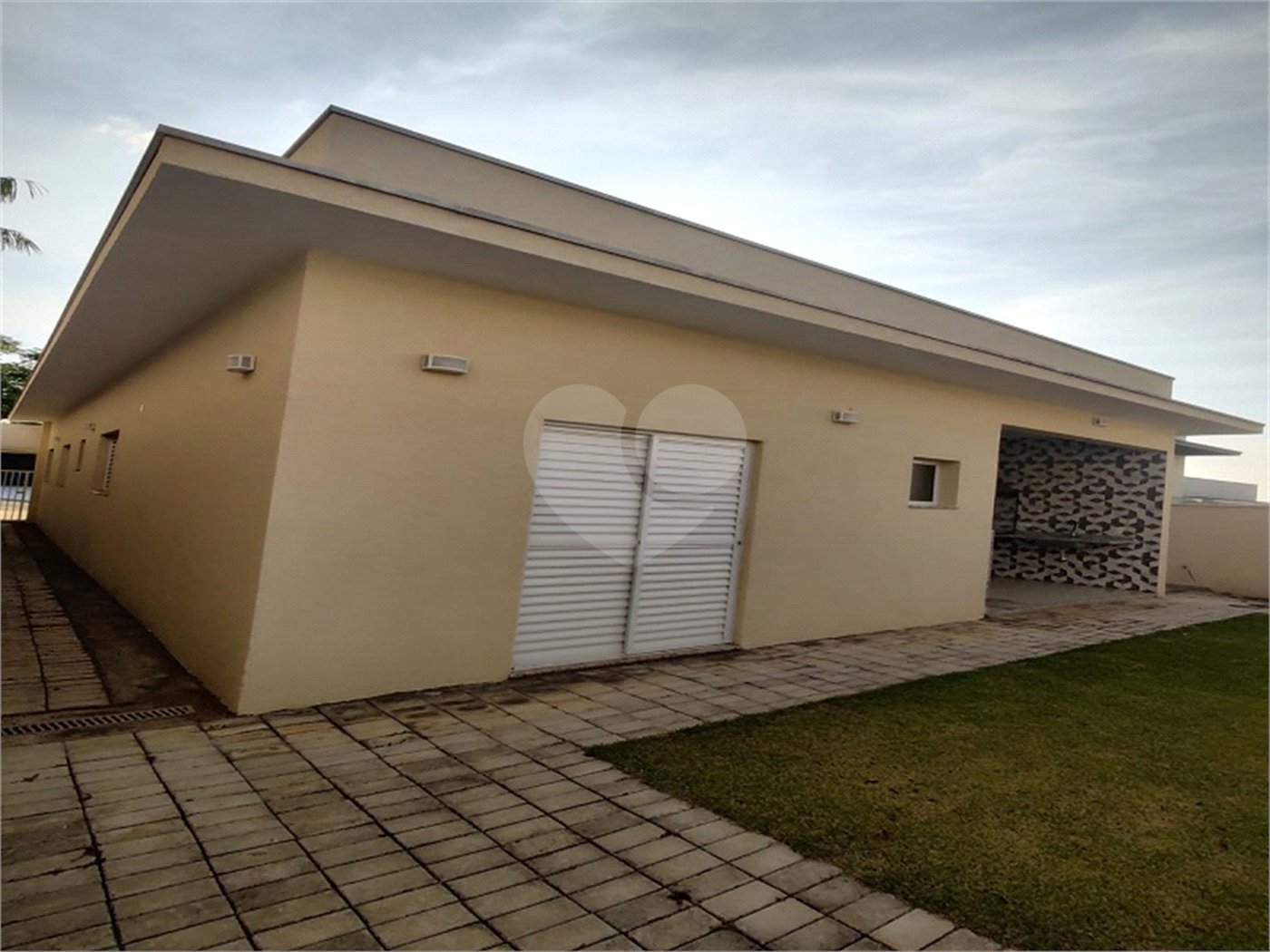 Casa à venda com 3 quartos, sendo 1 suíte,  no condomínio Atibaia Park 1, Atibaia - SP