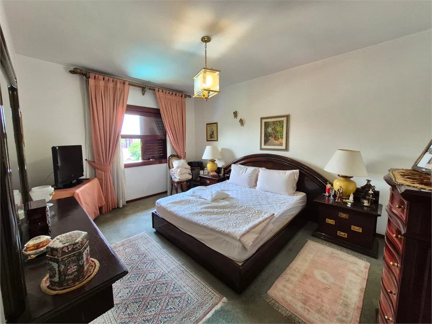 Casa de Vila à venda ou para alugar com 4 quartos, sendo 2 suítes, em Jardim Leonor, São Paulo, SP