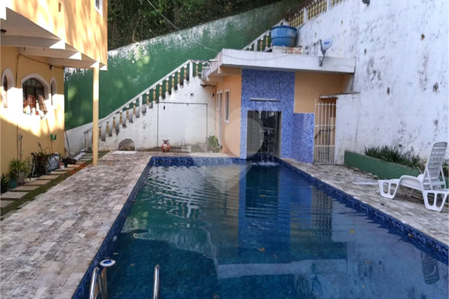Casa à venda com 6 quartos, sendo 4 suítes, no condomínio Alpes da Cantareira, Mairiporã - SP