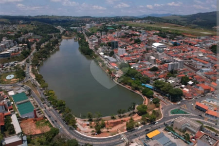 Casa de Vila à venda com 5 quartos em Jardim Santa Lúcia, Bragança Paulista, SP