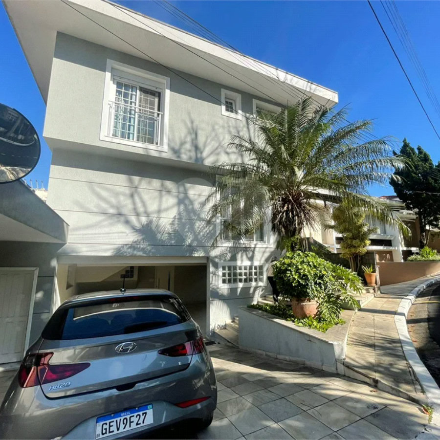 Casa à venda com 4 suítes no condomínio Fechado, São Paulo - SP