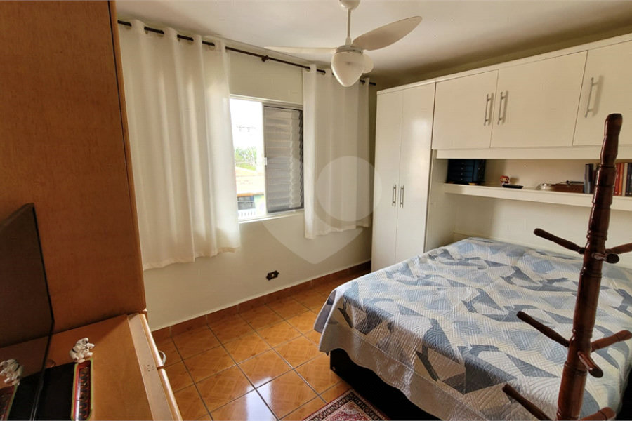 Casa à venda com 4 quartos, sendo 1 suíte, em Parque Maria Domitila, São Paulo, SP