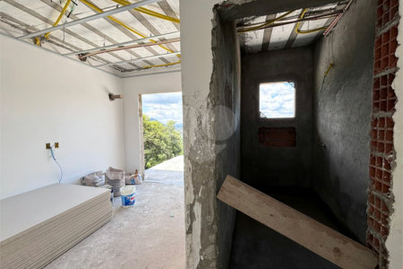 Casa à venda com 4 suítes no condomínio Itapora, Atibaia - SP