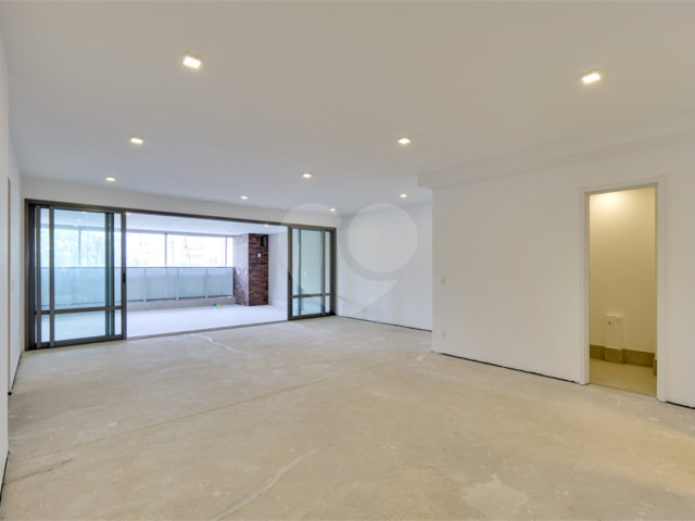 Apartamento à venda com 4 suítes em Campo Belo, São Paulo, SP
