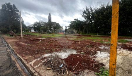 Terreno à venda com 3 quartos, sendo 1 suíte, em Vila Carolina, Itapetininga, SP