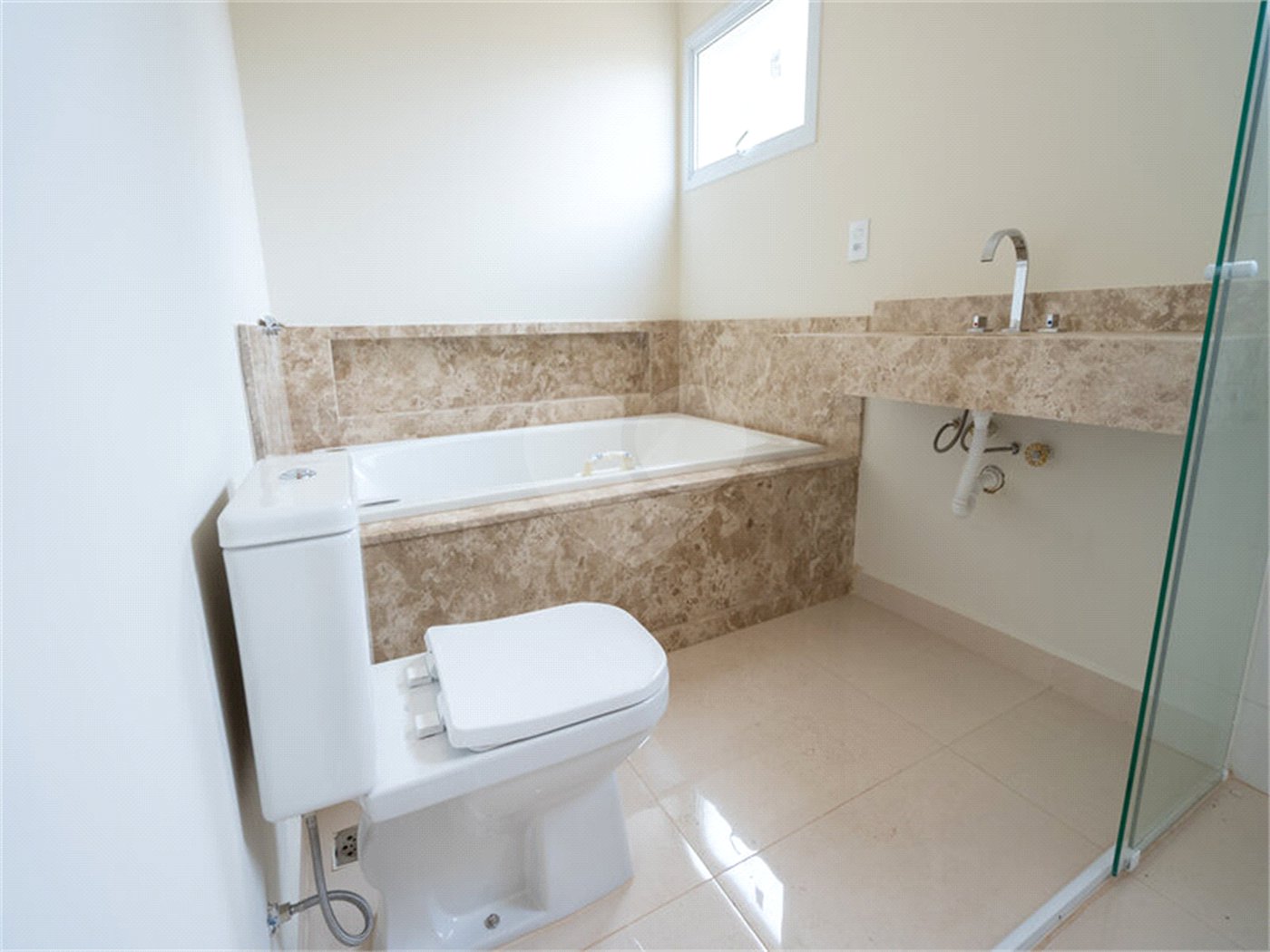 Casa à venda com 5 suítes no condomínio Lagos D´icaraí, Salto - SP