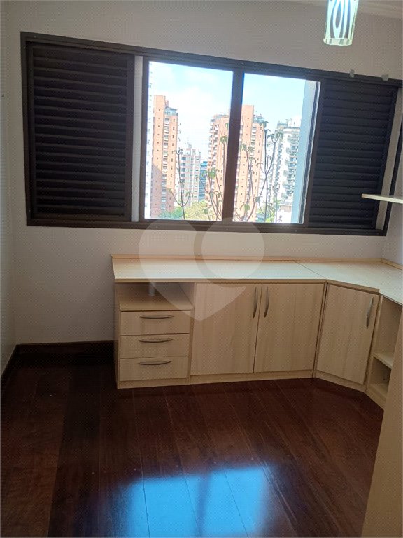 Apartamento à venda ou para alugar com 4 quartos, sendo 1 suíte,  em Vila Andrade, São Paulo, SP