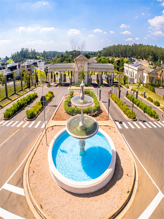 Indaiatuba - Villa dos Pinheiros - terreno com 680,37 ms - R$ 1.490.000,00 - condominio - R$ 1.450,00 - iptu - R4 520,00 - Com segurança inteligente, fiação e internet por fibra ótica subterrâneas, gás encanado e uma exuberante área verde preservada com nascentes naturais, Salão de festas, lounge