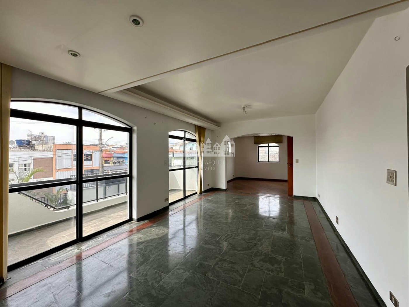 Apartamento à venda ou para alugar com 4 quartos, sendo 3 suítes, no Centro, Atibaia, SP