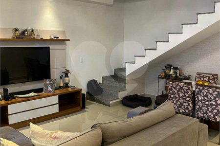 Casa à venda com 3 quartos, sendo 2 suítes, no condomínio Palmas, São Paulo - SP
