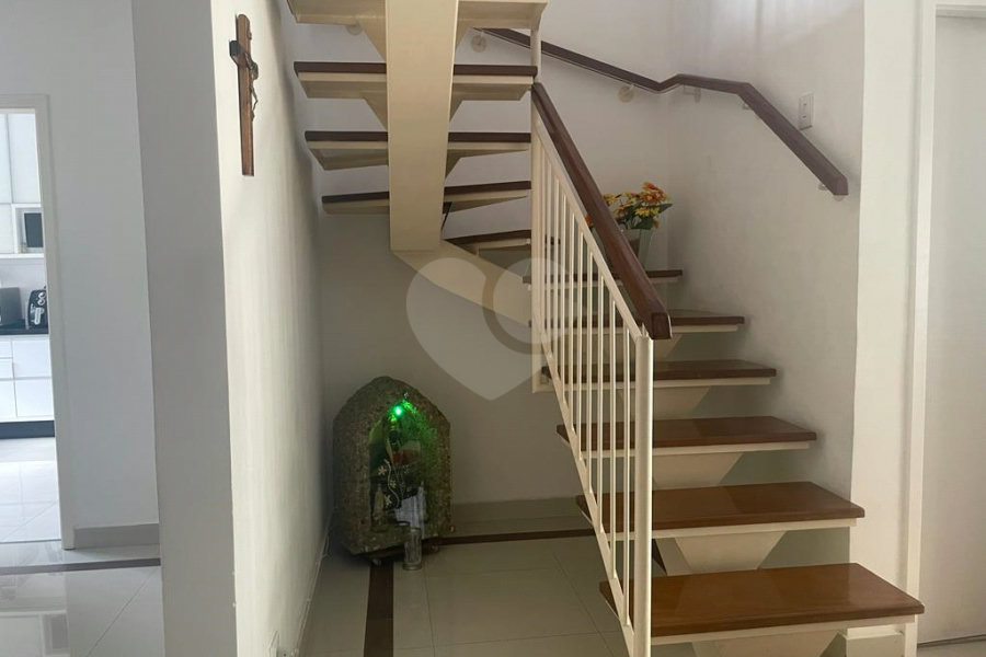 Casa à venda com 4 quartos, sendo 3 suítes,  no condomínio The House, São Paulo - SP