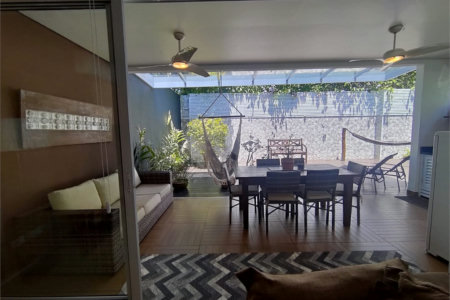 Casa à venda ou para alugar com 4 suítes no condomínio Sambaqui, São Sebastião - SP