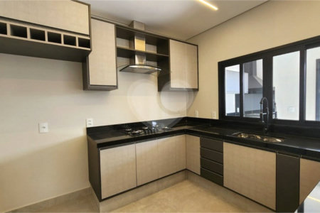 Casa à venda com 3 suítes no condomínio Vita Verdi, Valinhos - SP