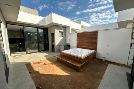 Casa a venda em São Carlos em condomínio fechado