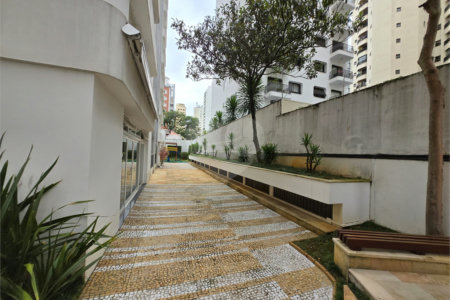 Apartamento à venda com 3 quartos, sendo 1 suíte, em Indianópolis, São Paulo, SP