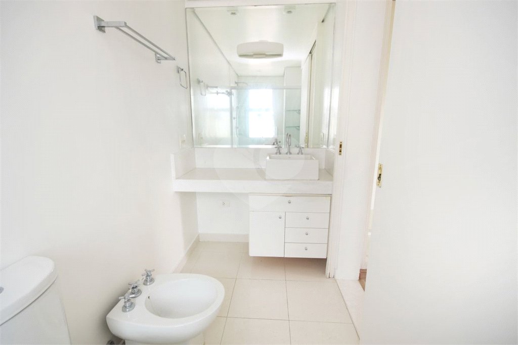 Apartamento à venda com 3 quartos, sendo 1 suíte, em Alto da Boa Vista, São Paulo, SP