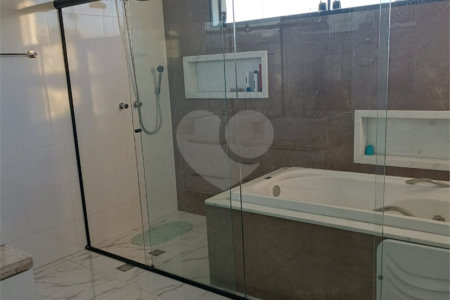 Casa à venda com 3 suítes no condomínio Granja Deolinda, Sorocaba - SP