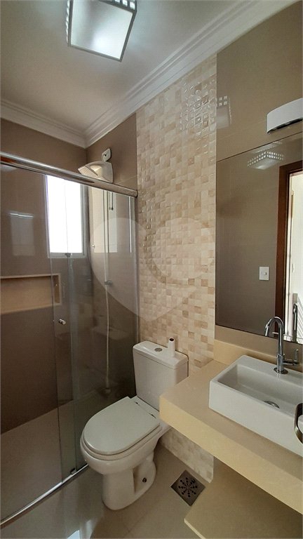 Casa à venda com 3 quartos, sendo 1 suíte, no condomínio Residencial Jardins, São Bernardo do Campo - SP