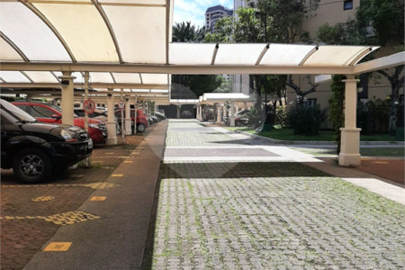 Apartamento à venda com 3 quartos, sendo 1 suíte, em Santo Amaro, São Paulo, SP