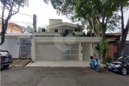 Casa à venda com 4 quartos, sendo 2 suítes,  em Pacaembu, São Paulo, SP