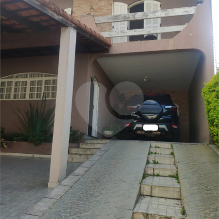 Sobrado à venda com 4 quartos, sendo 1 suíte, em Chácara Jafet, Mogi das Cruzes, SP