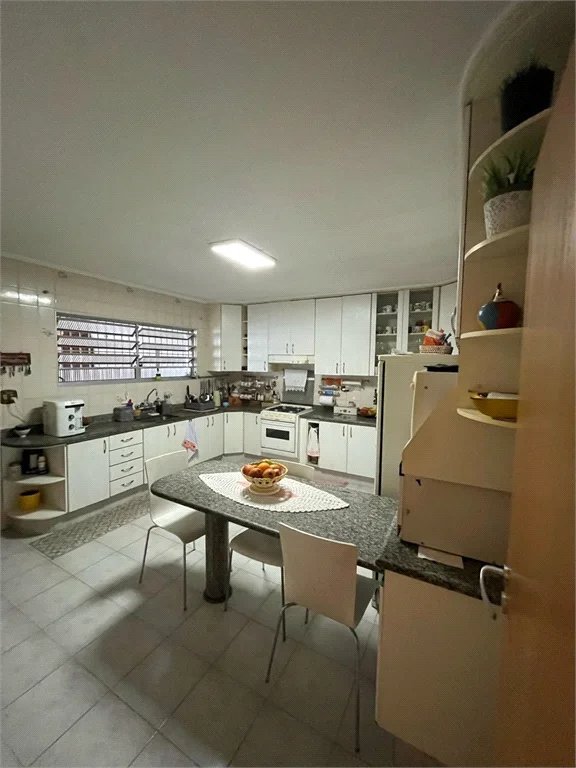 Casa à venda com 3 quartos, sendo 1 suíte,  em Jardim Casablanca, São Paulo, SP