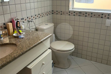 Casa à venda com 3 quartos, sendo 1 suíte, em Vila Mariana, São Paulo, SP