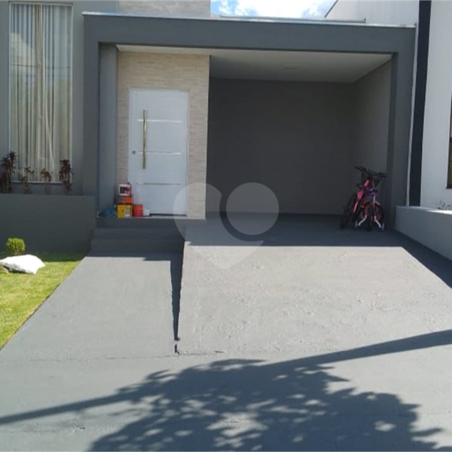 Casa à venda com 2 quartos, sendo 1 suíte, no condomínio Residencial Jardim, Sorocaba - SP