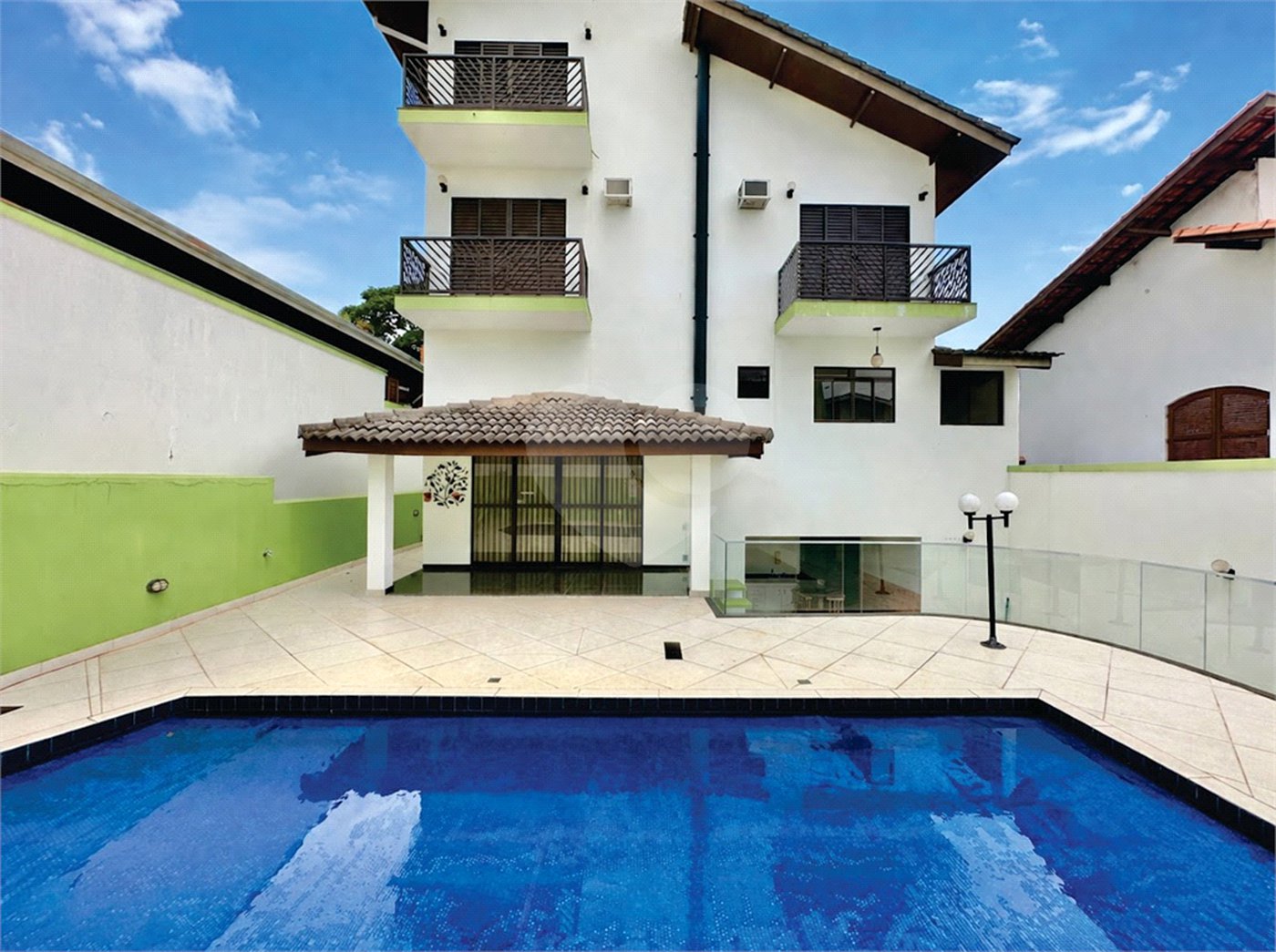 Casa à venda com 4 suítes no condomínio San Diego Park, Cotia - SP