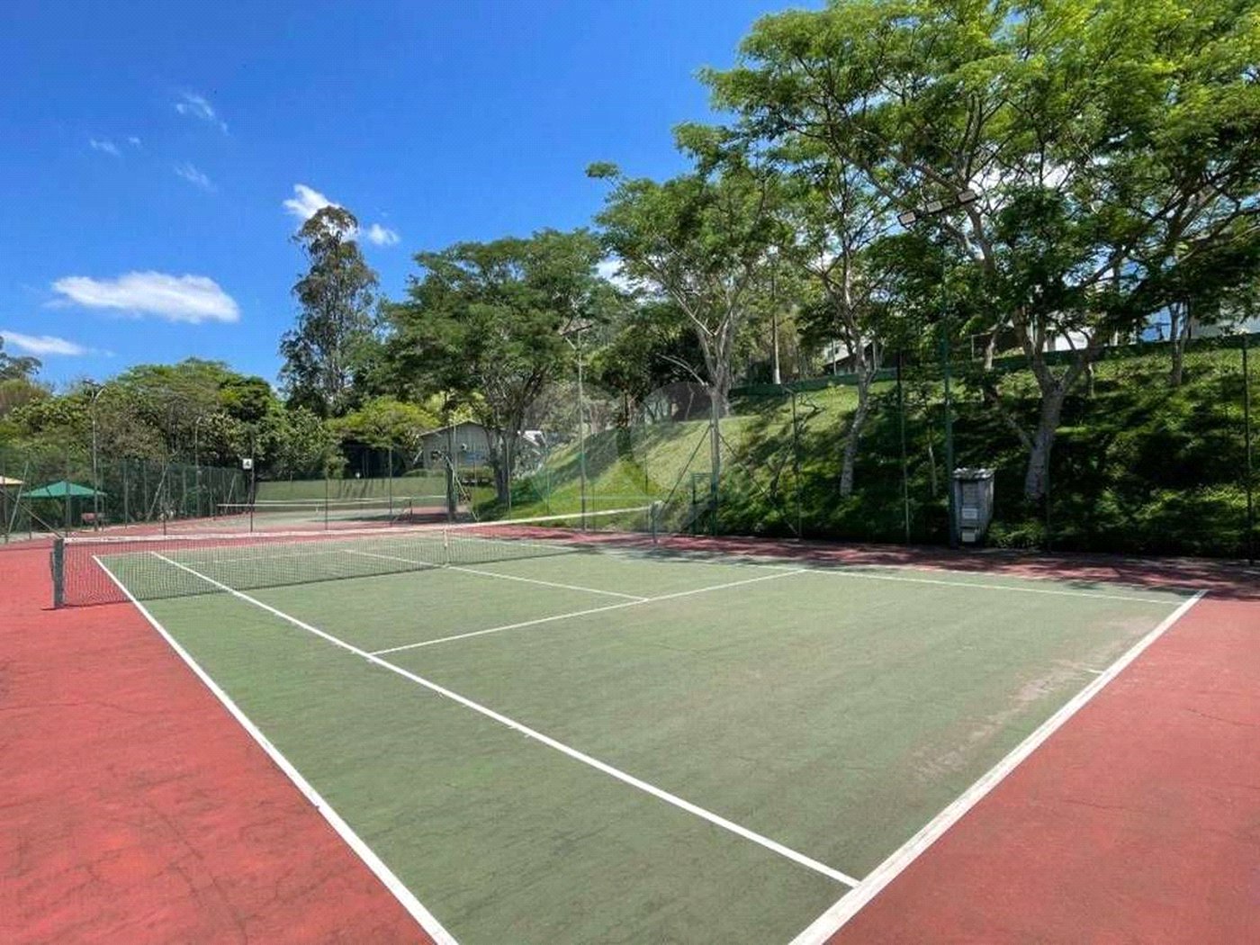 Casa à venda com 4 quartos, sendo 2 suítes,  no condomínio São Paulo Ii, Cotia - SP