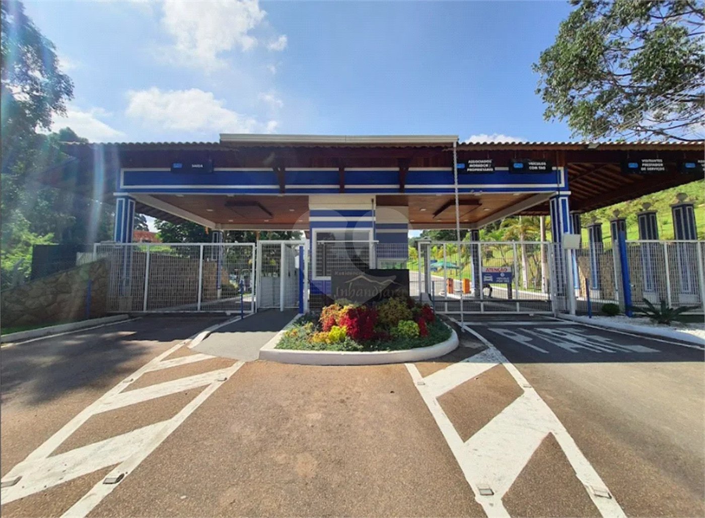Casa à venda com 3 suítes no condomínio Colinas de Inhandjara, Itupeva - SP