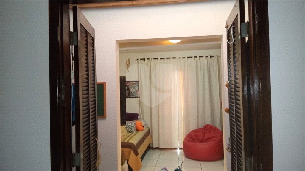 Casa à venda com 3 quartos, sendo 1 suíte, no condomínio Alcides Moreira, São Paulo - SP