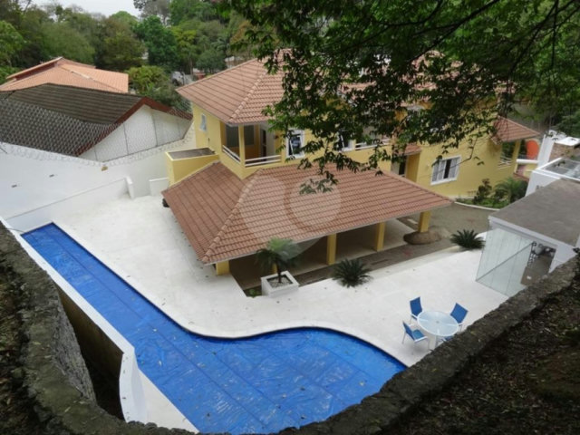 Casa à venda com 4 suítes no condomínio Jardim Ibiratiba, São Paulo - SP