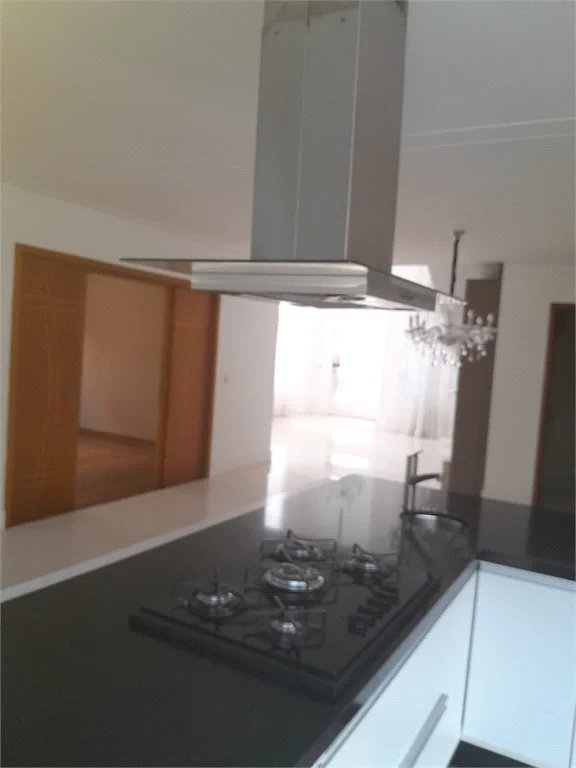 Casa à venda ou para alugar com 4 suítes em Chácaras São Carlos, Cotia, SP