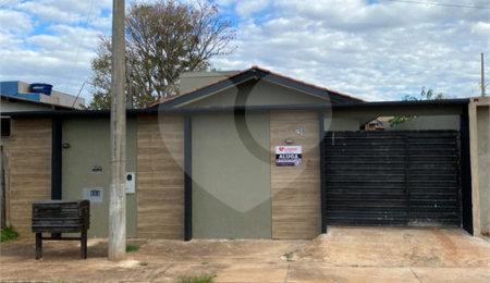 Casa para alugar com 3 quartos, sendo 1 suíte,  em Parque das Aroeiras, Ponta Porã, MS