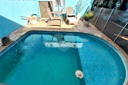 Casa residencial com ponto comercial a venda no Centro