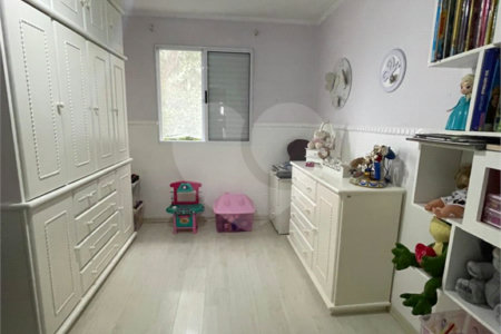 Casa à venda com 3 quartos, sendo 1 suíte, no condomínio Residencial Villagio Vitória, Guarulhos - SP