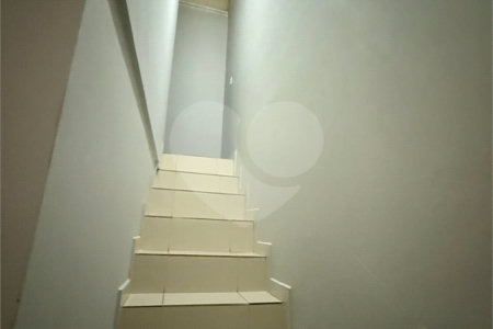 Sobrado à venda com 6 quartos, sendo 2 suítes, em Vila Áurea, Poá, SP