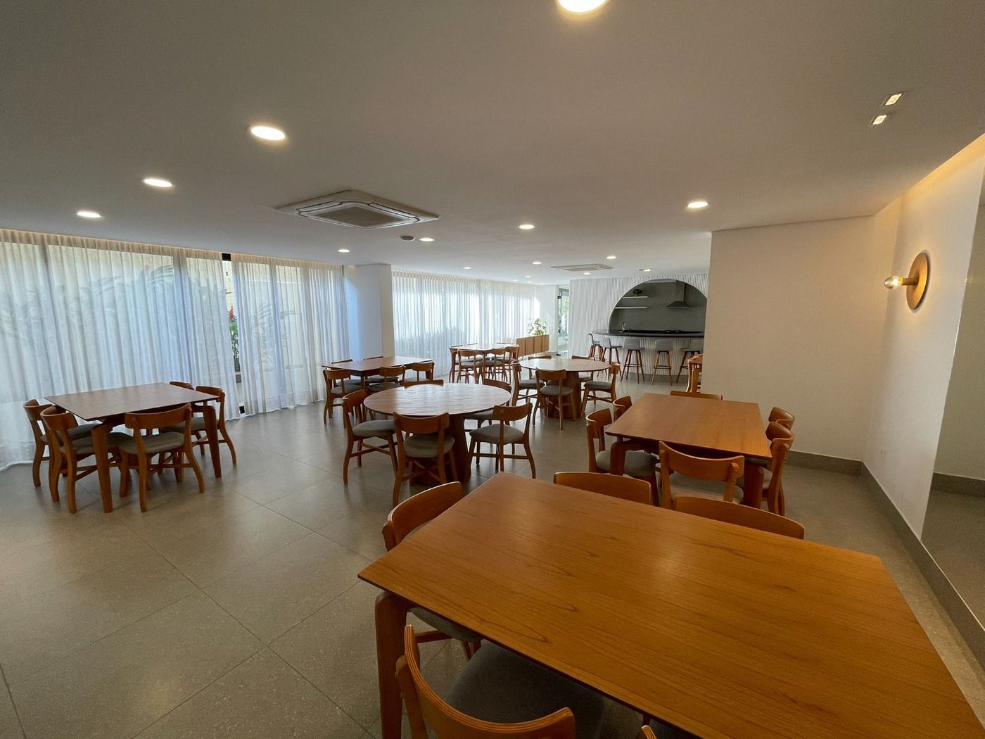 Apartamento 2 dormitórios (1 suíte), porteira fechada, 1 vaga demarcada, no José Menino, Santos