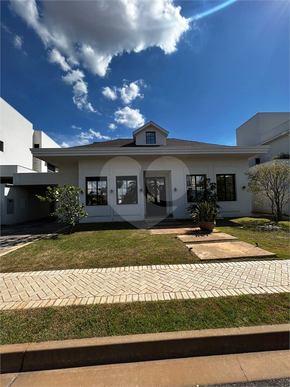 Casa à venda com 4 quartos, sendo 2 suítes,  no condomínio Florais Itália, Cuiabá - MT