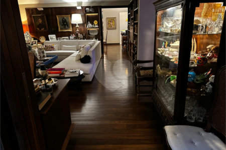 Casa à venda com 5 quartos, sendo 3 suítes, em Morumbi, São Paulo, SP