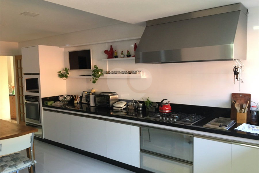 Casa à venda com 3 suítes no condomínio Suíça da Cantareira, Mairiporã - SP