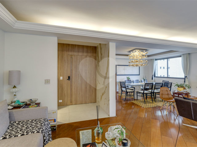Apartamento à venda com 4 quartos, sendo 2 suítes,  em Campo Belo, São Paulo, SP