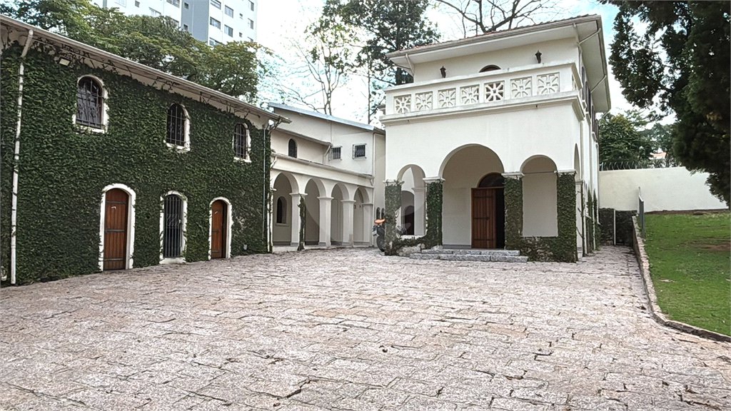 Sobrado à venda ou para alugar com 15 quartos em Tremembé, São Paulo, SP