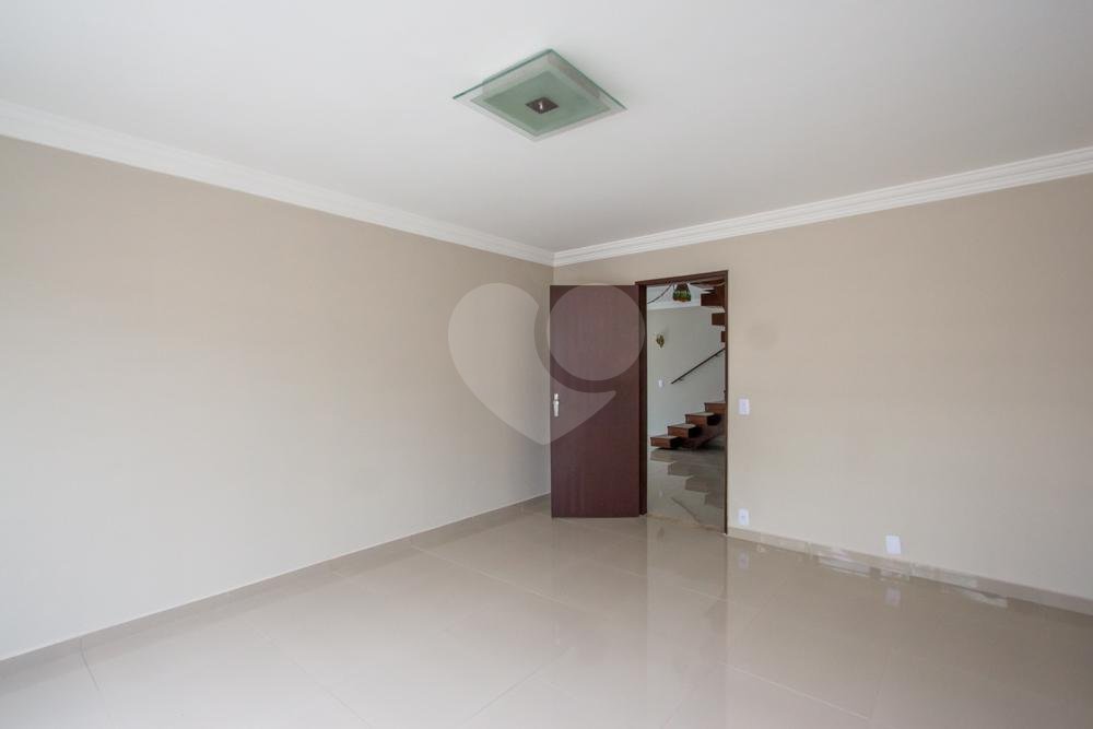 Sobrado à venda com 4 quartos, sendo 1 suíte,  em Interlagos, São Paulo, SP