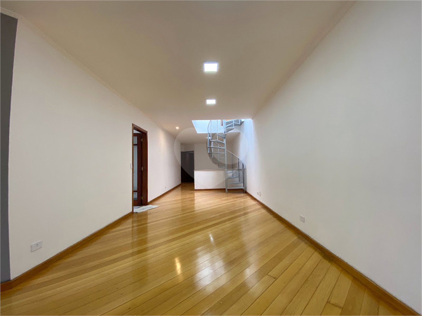 Sobrado à venda com 7 quartos, sendo 2 suítes, em Brooklin Paulista, São Paulo, SP