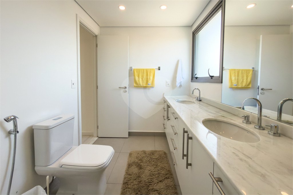 Apartamento de 03 dormitórios sendo 02 suítes com 02 vagas de garagem.