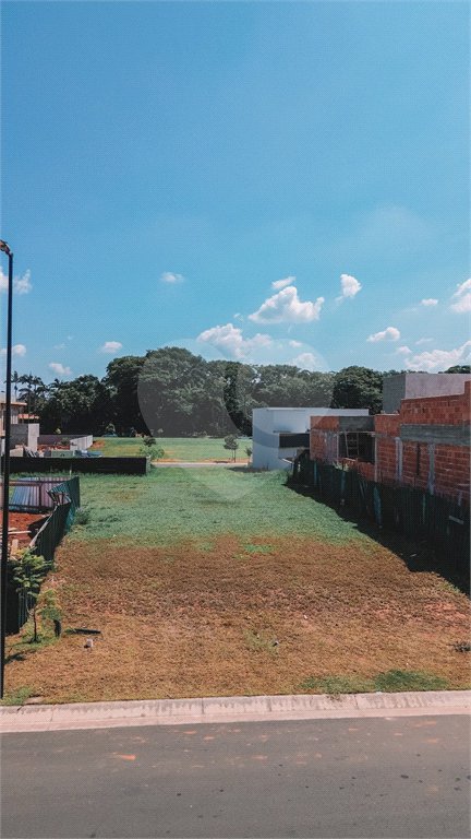 Terreno à venda no Condomínio Jardim Villa Sapezal, em Indaiatuba (Chácara Alvorada) — R$ 580.000,00 - Terreno com 360m² de área total (12x30), o terreno é plano e está localizado na entrada do condominio,O Jardim Villa Sapezal conta com infraestrutura completa, ruas largas e pavimentadas, portaria